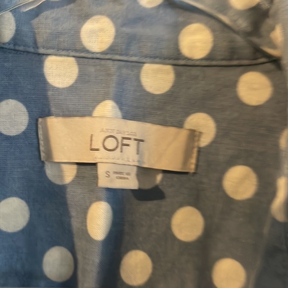 Beautiful button down loft shirt in excellent condition - Picture 3 of 3